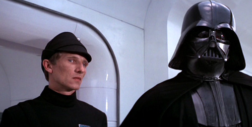 Daine Jir (links) mit Darth Vader an Bord der Tantive IV