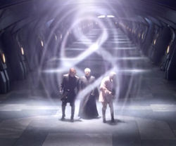 Palpatine, Obi-Wan und Anakin sind von einem Strahlenschild eingeschlossen