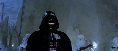Darth Vader im Kreise seiner Truppen: nimmt man Helm, Lichtschwert und Machtkenntnisse weg, ist das der ursprngliche Darth Vader