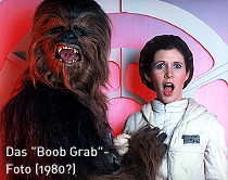 Das 'Boob Grab'-Foto (1980?)